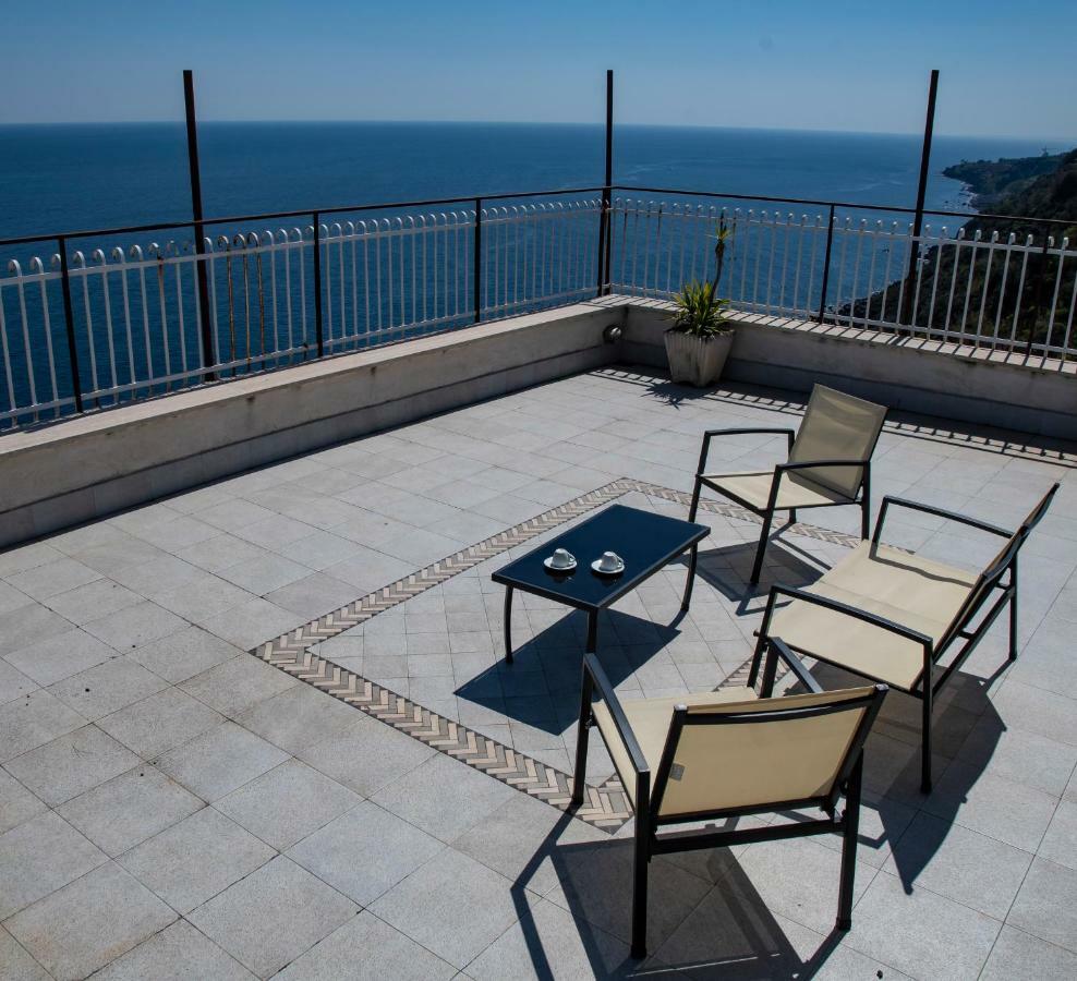 Villa La Timpa à Acireale Extérieur photo